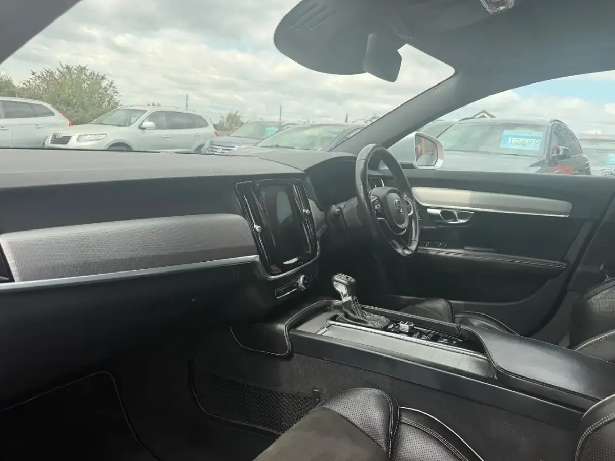 Used Volvo V90 R-Design 2017 Red Estate