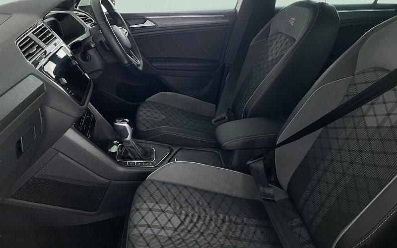 Used VW Tiguan R-line 150 HP (110 kW) 2023 White SUV