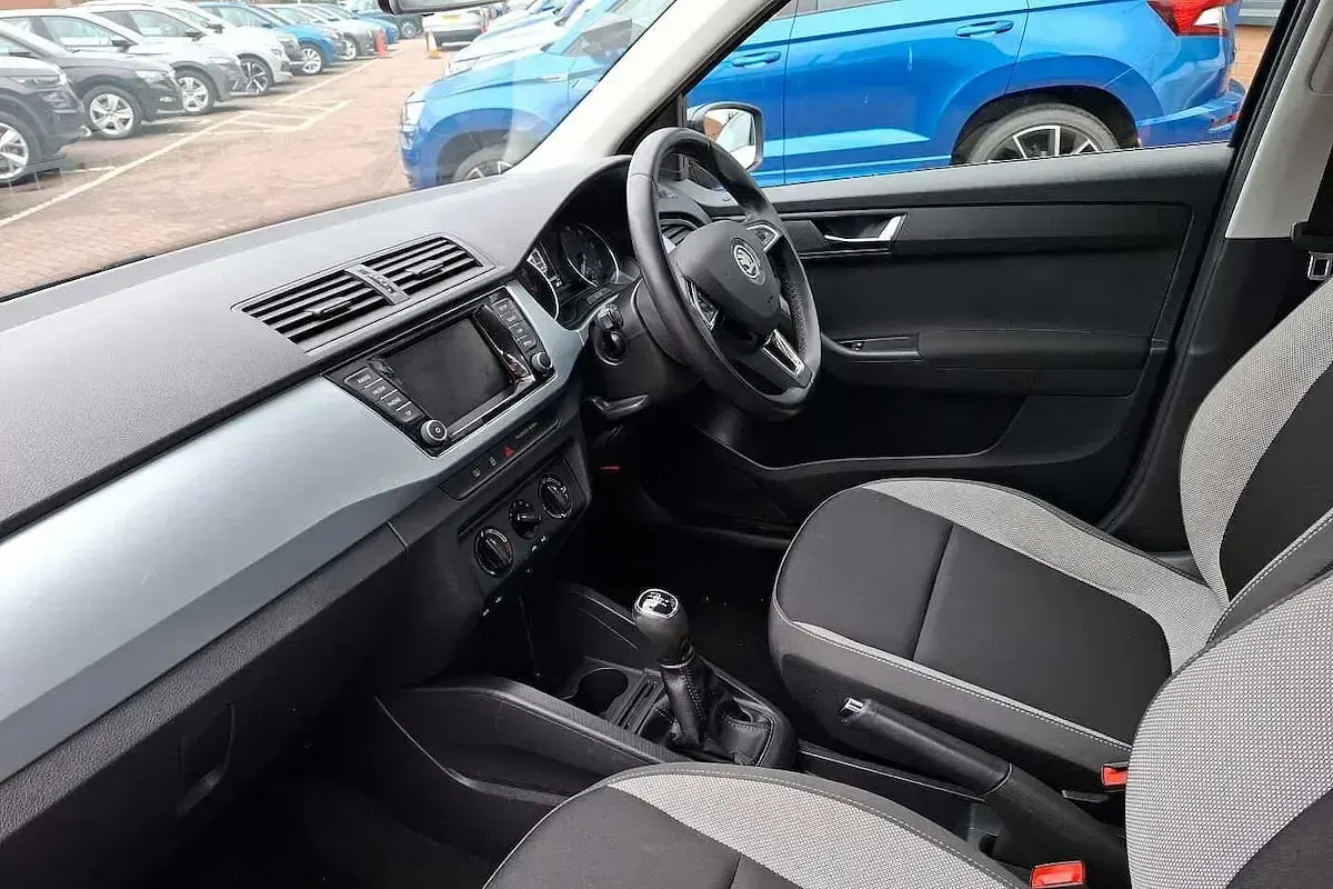 Used Skoda Fabia Colour Edition 94 HP (69 kW) 2018 Blue Hatchback