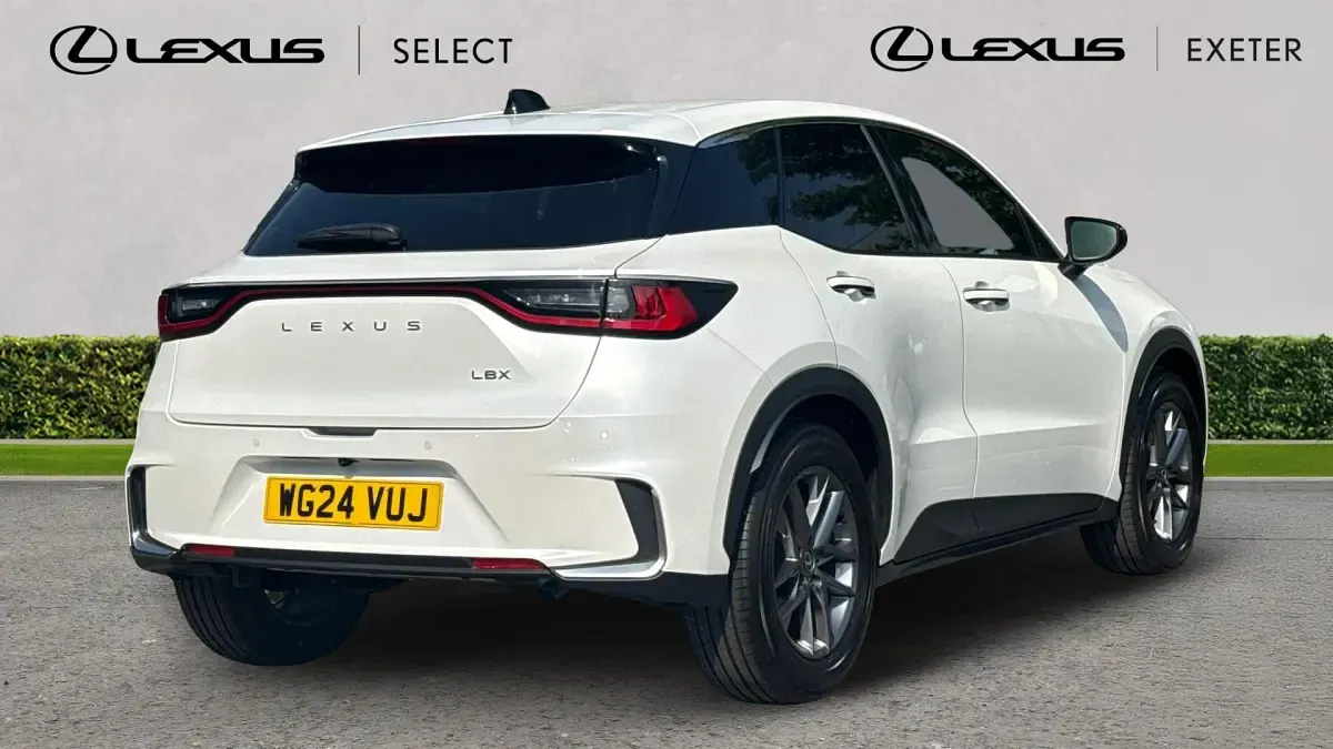 Used Lexus LBX 136 HP (100 kW) 2024 Sonic white SUV