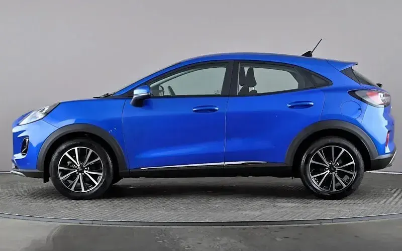 Käytetty Ford Puma Titanium 125 HP (91 kW) 2023 Katumaasturi