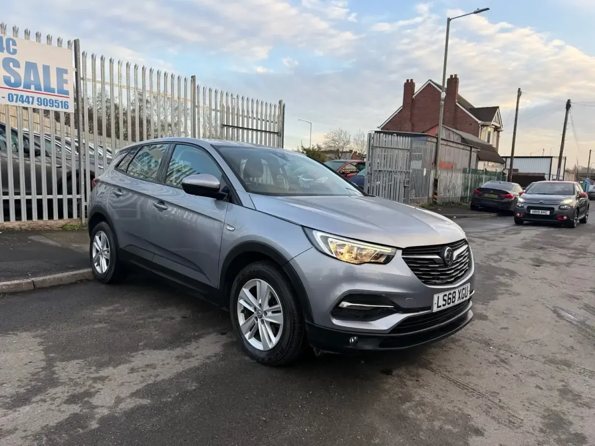 Begagnad Vauxhall Grandland X 130 HK (95 kW) 2018 Grå SUV