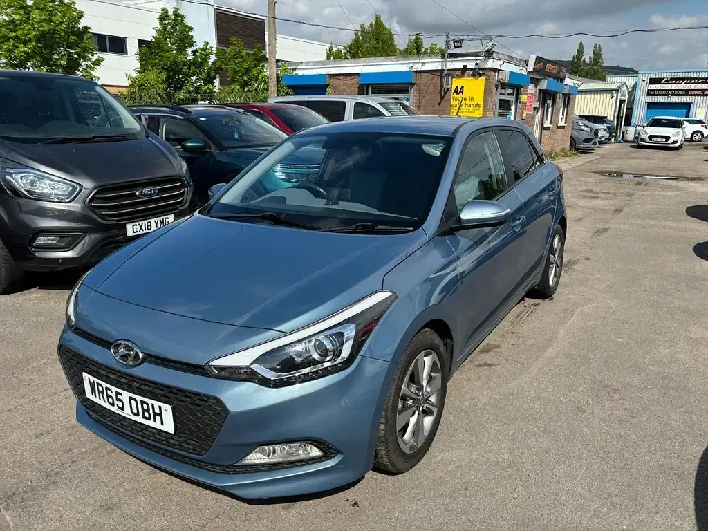 Usado Hyundai i20 Premium 84 CV (61 kW) 2015 Azul Utilitario