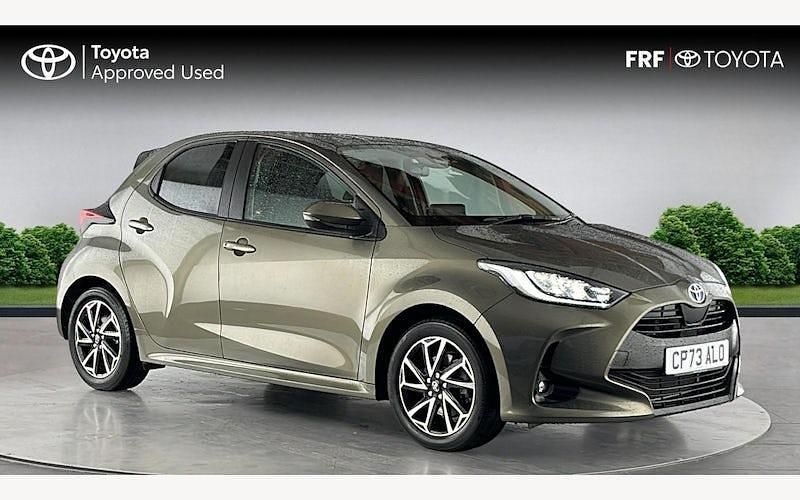 Used 2025 Toyota Yaris Hybrid Design Hatchback | £18,995 (Good price) - Image 1/4