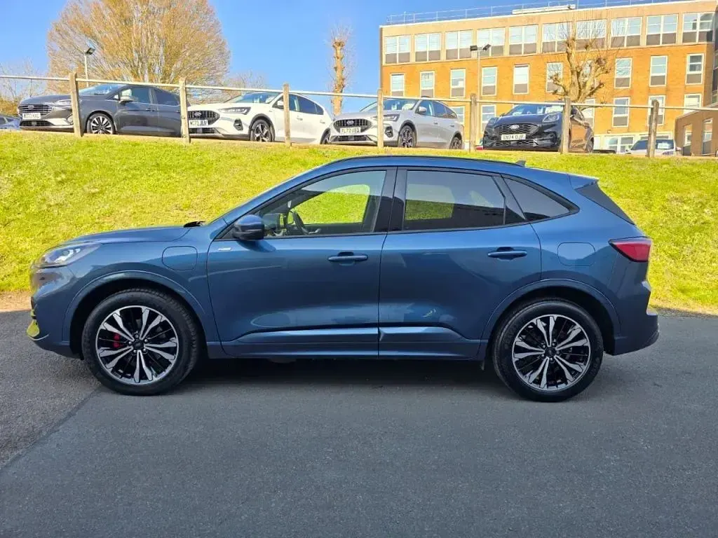 Usado Ford Kuga ST-Line X 190 CV (139 kW) 2023 Azul SUV
