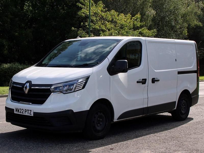 White Used 2022 Renault Trafic Business Van | £9,500 (Fair price) - Image 1/4