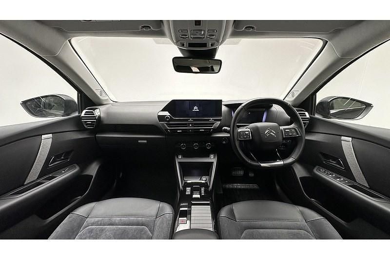 Usado Citroën e-C4 100 kW (136 HP) 2024 Preto Sedan