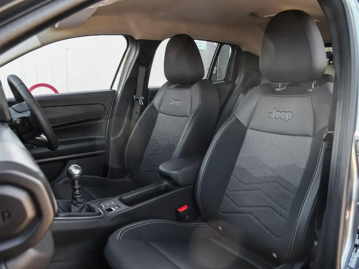 Used Jeep Avenger Summit 100 HP (73 kW) 2025 Grey SUV