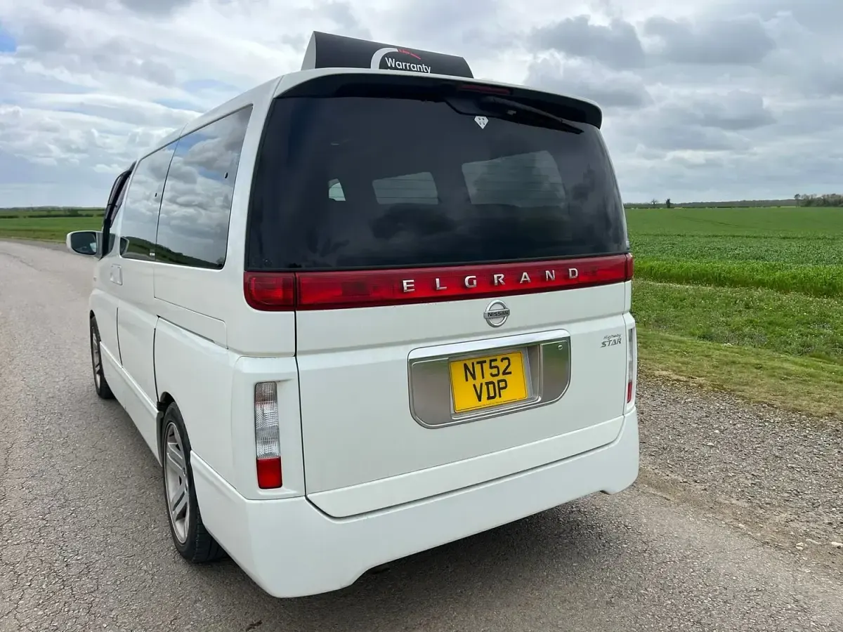 Used Nissan Elgrand 240 HP (176 kW) 2017 White MPV