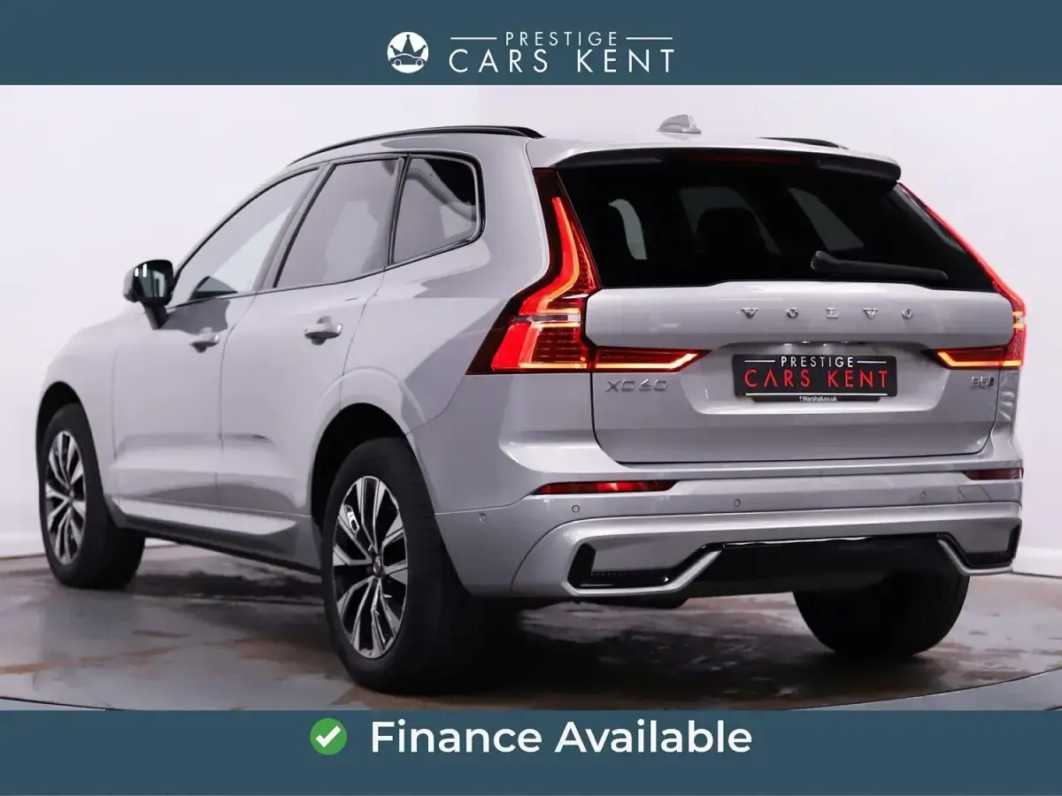 Begagnad Volvo XC60 Plus 250 HK (183 kW) 2022 Silver SUV