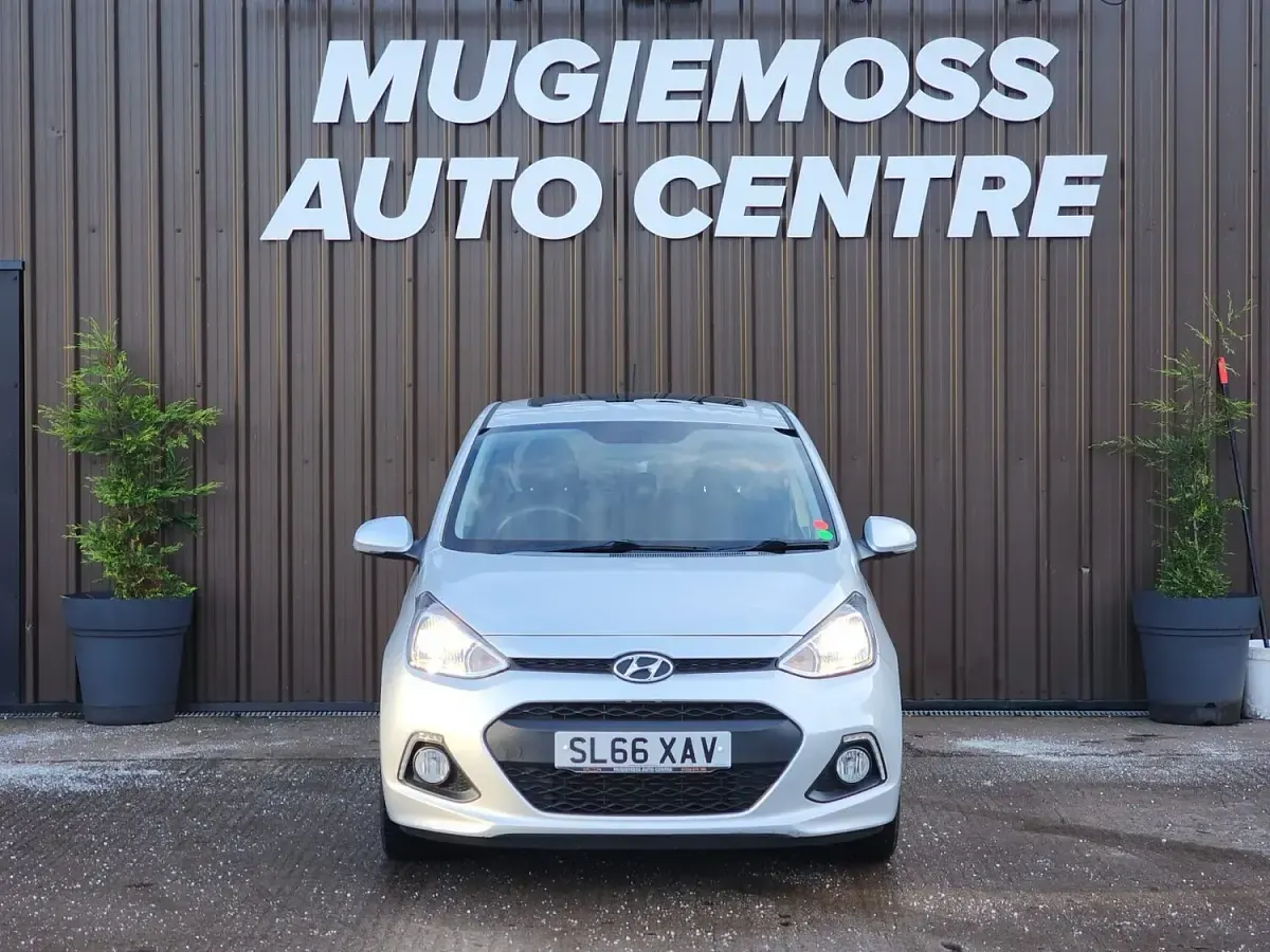Used Hyundai i10 Premium SE 87 HP (63 kW) 2016 Silver Hatchback