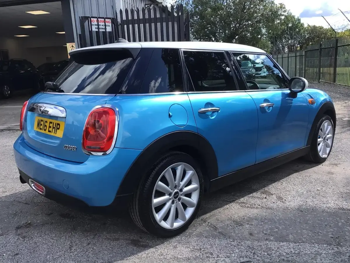 Used Mini Cooper Hatch 134 HP (98 kW) 2016 Blue Hatchback