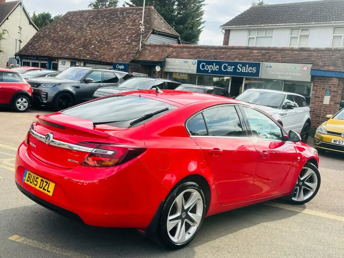 Used Vauxhall Insignia SRi 163 HP (119 kW) 2015 Red Hatchback