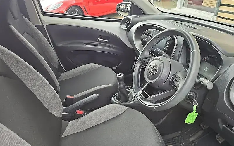 Used Toyota Aygo X PURE 72 HP (52 kW) 2024 White SUV