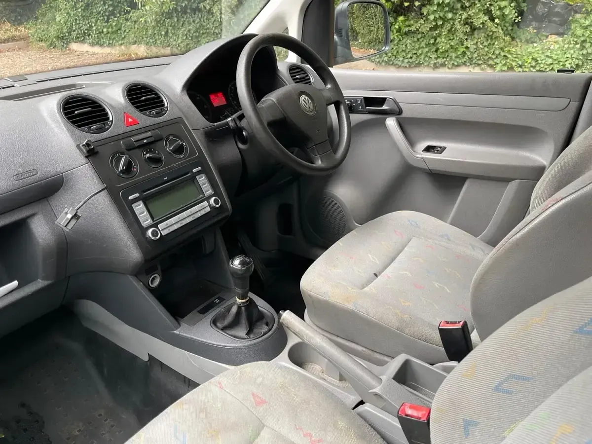 Used VW Caddy 104 HP (76 kW) 2009 White MPV