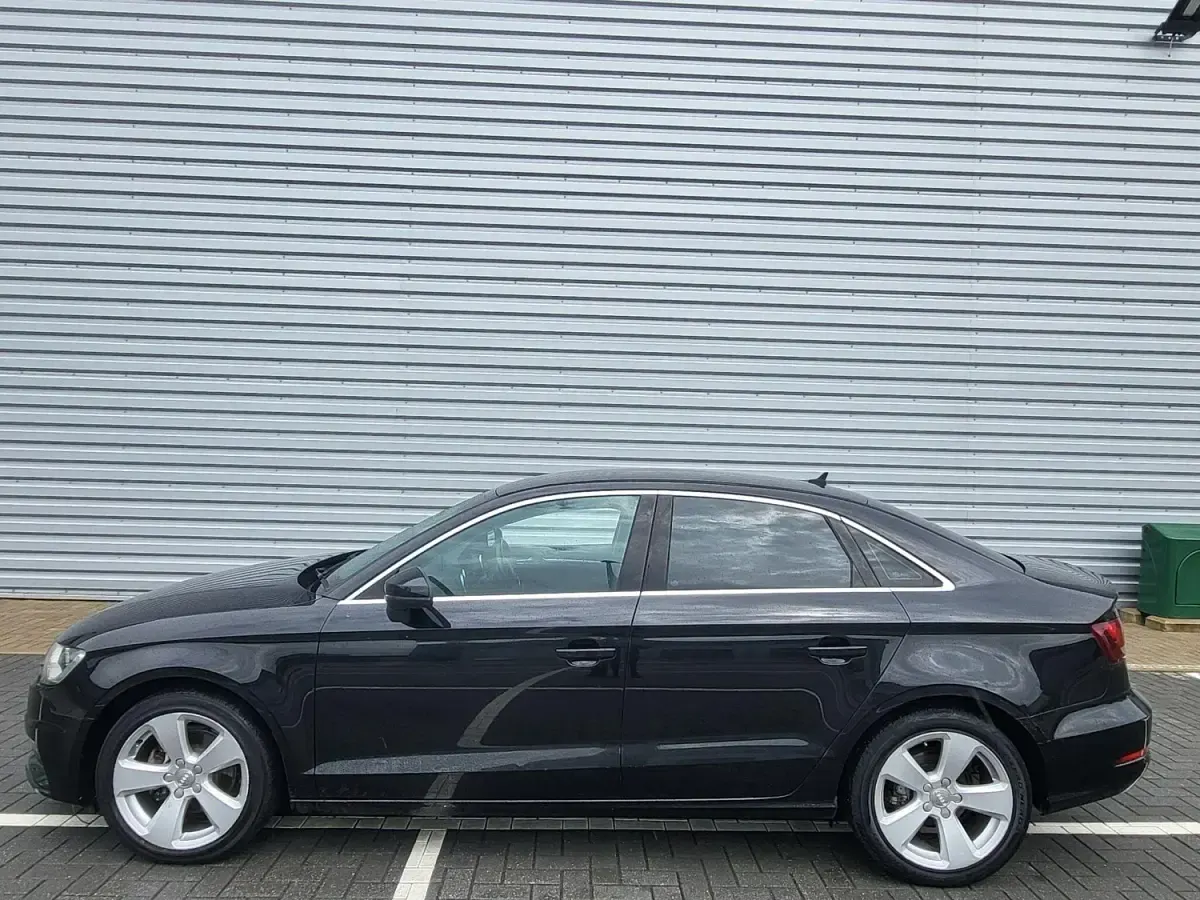 Begagnad Audi A3 Sport 184 HK (135 kW) 2016 Svart Sedan