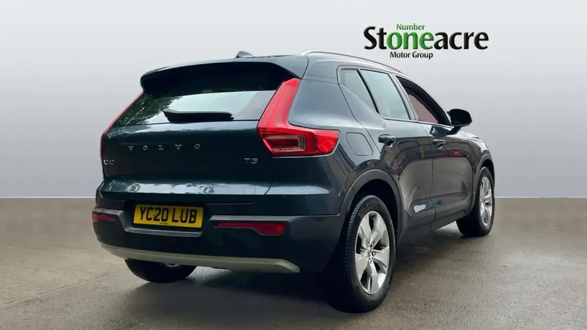 Używany Volvo XC40 Momentum 163 KM (119 kW) 2020 Niebieski SUV