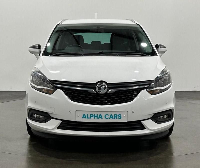 Used Vauxhall Zafira Tourer SRi 140 HP (102 kW) 2017 White MPV