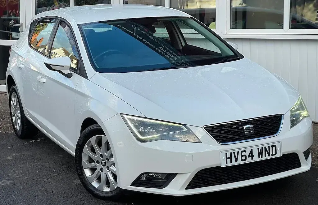 Käytetty Seat Leon SE 105 HP (77 kW) 2014 Valkoinen Viistoperä