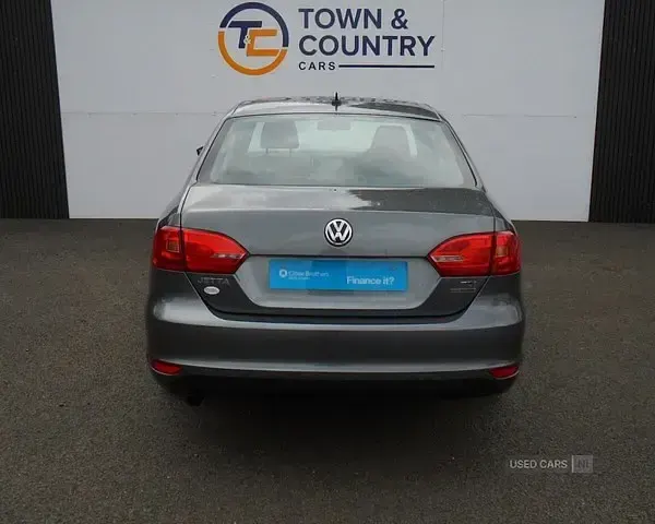 Usado VW Jetta SE 105 HP (77 kW) 2014 Cinzento Sedan