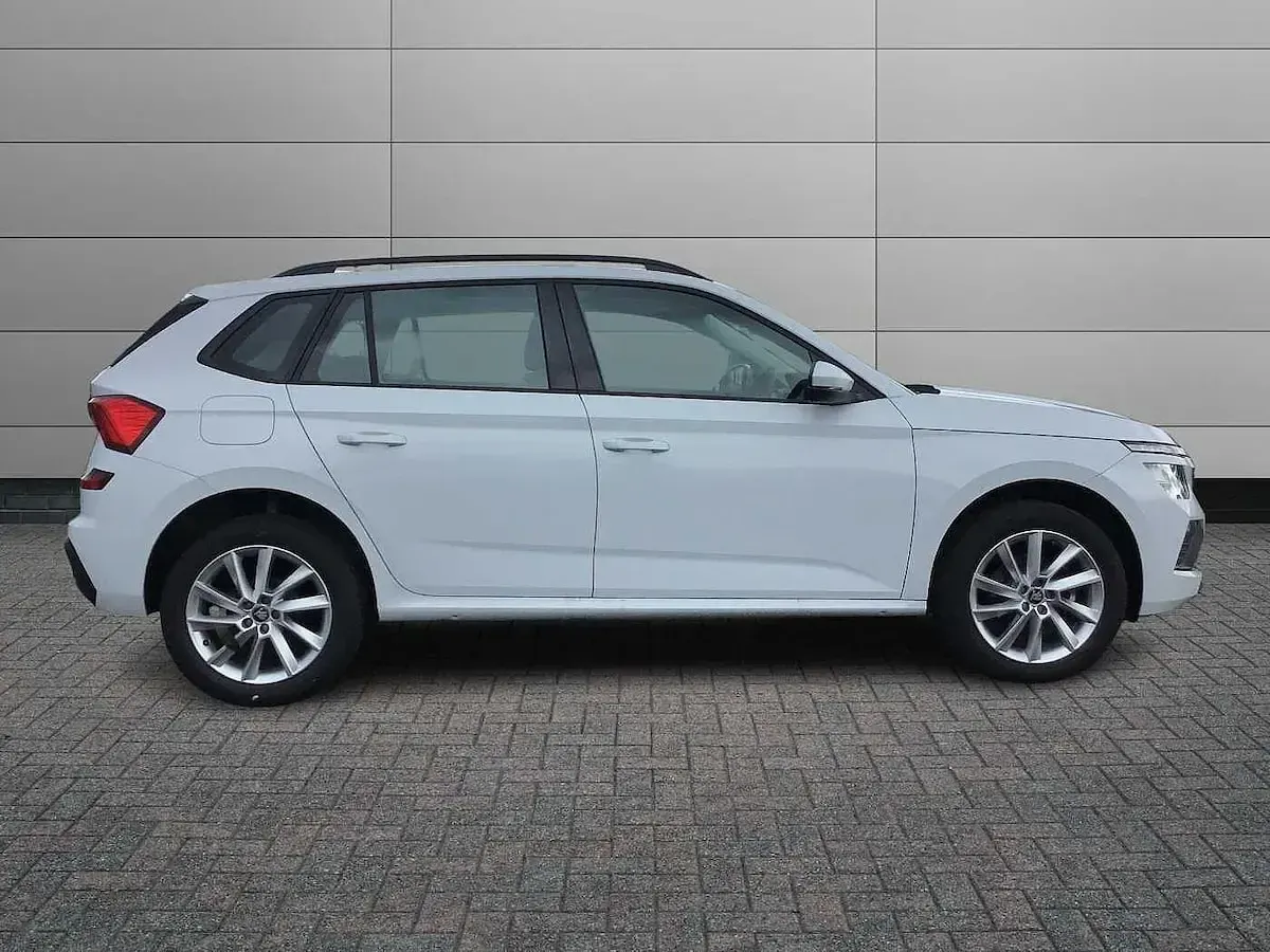 Used Skoda Kamiq SE 70 HP (51 kW) 2025 Moon white metallic SUV