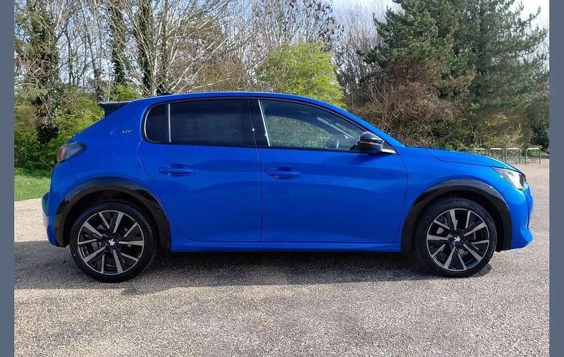 Used Peugeot 208 GT 129 HP (94 kW) 2023 Blue Hatchback