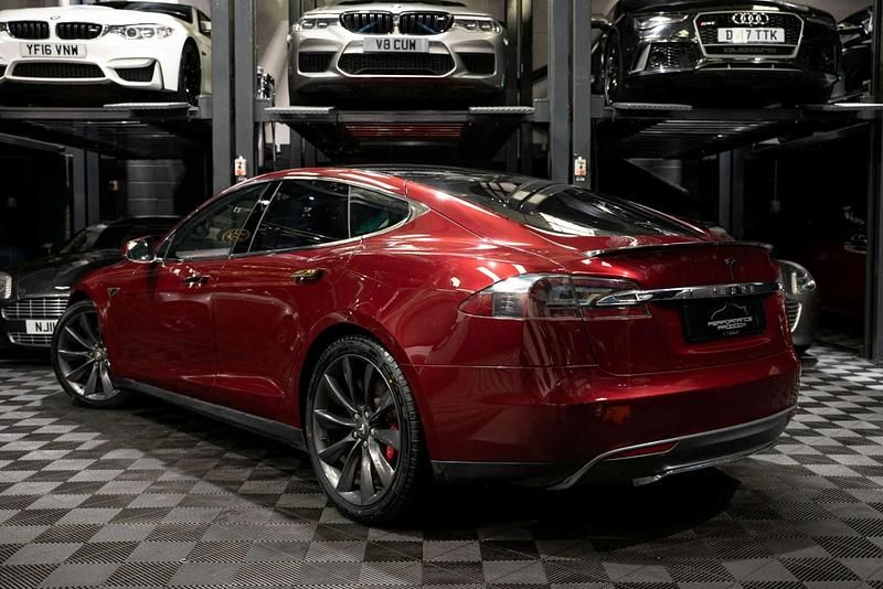 Used Tesla Model S 305 kW (416 HP) 2014 Red Hatchback