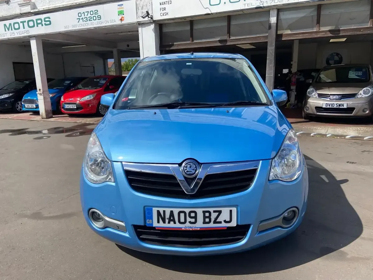 Used Vauxhall Agila Design Edition 85 HP (62 kW) 2009 Blue MPV