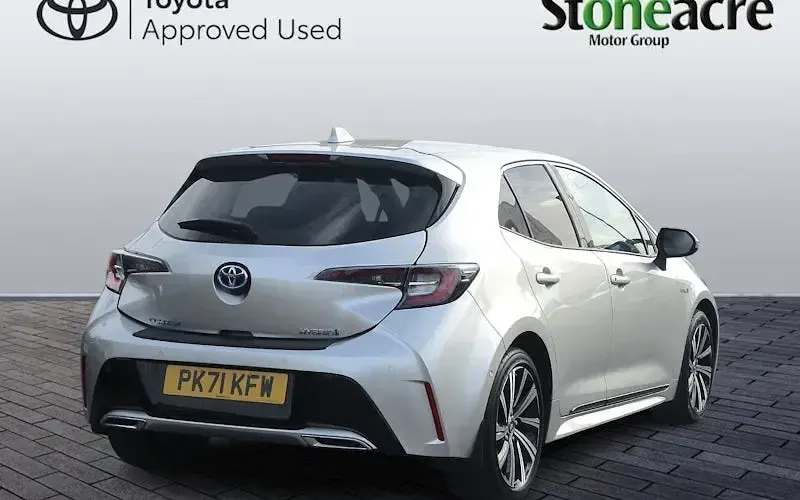 Used Toyota Corolla Design 184 HP (135 kW) 2022 Silver Hatchback