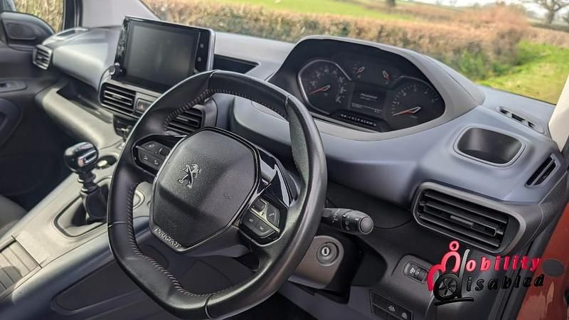 Used Peugeot Rifter Allure 2022 Bronze MPV