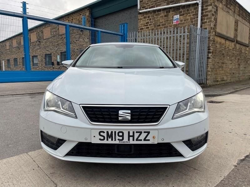 Used Seat Leon SE Dynamic 115 HP (84 kW) 2019 White Hatchback