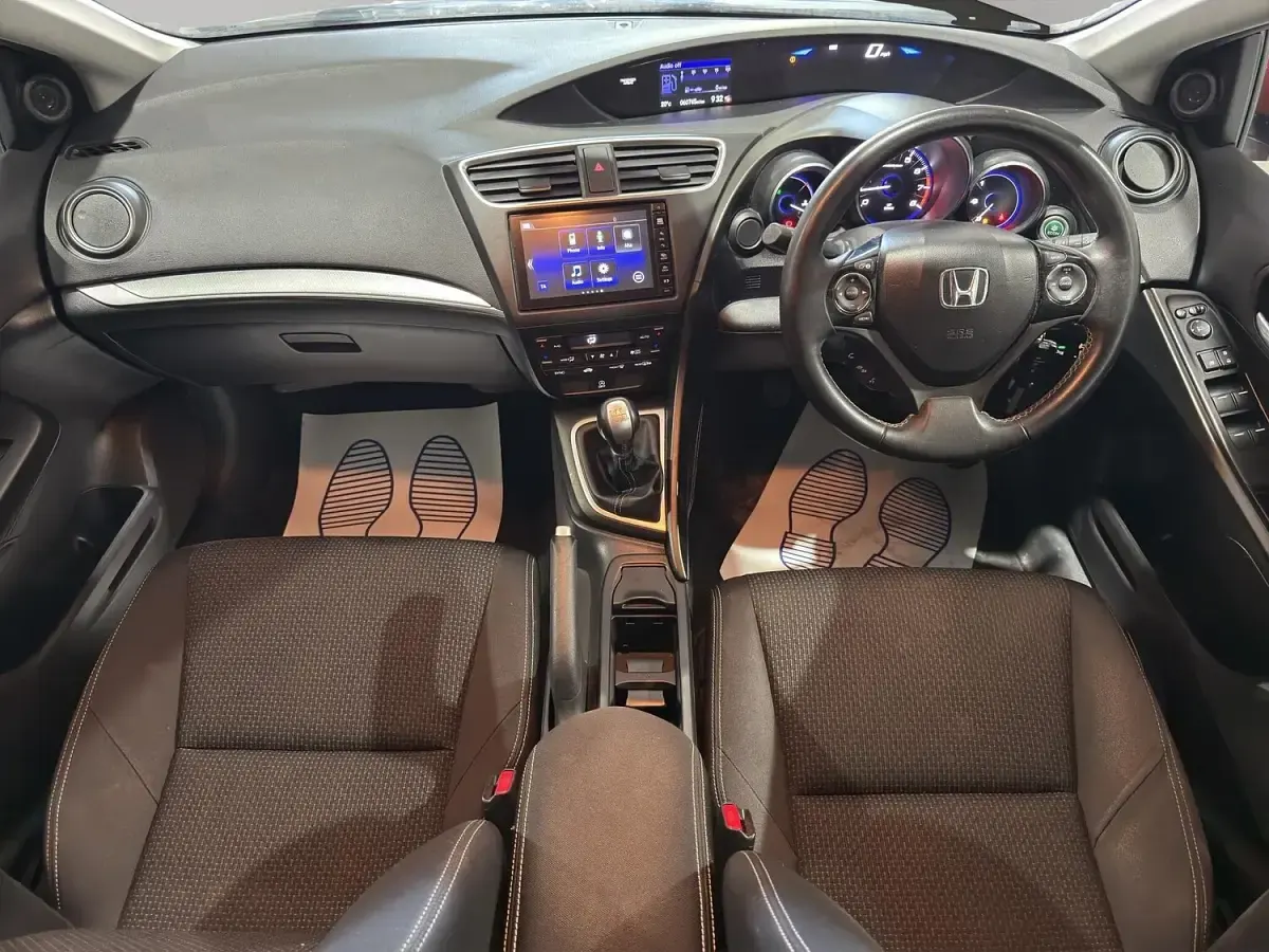 Used Honda Civic SE Plus 100 HP (73 kW) 2015 Red Hatchback