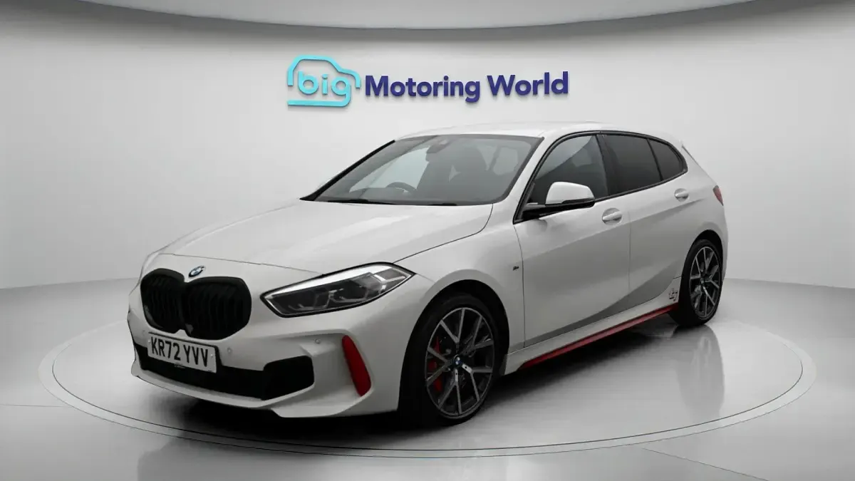 Begagnad BMW 128 261 HK (191 kW) 2022 Vit Halvkombi