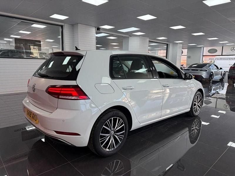 Used VW Golf VII SE 110 HP (80 kW) 2018 White Hatchback