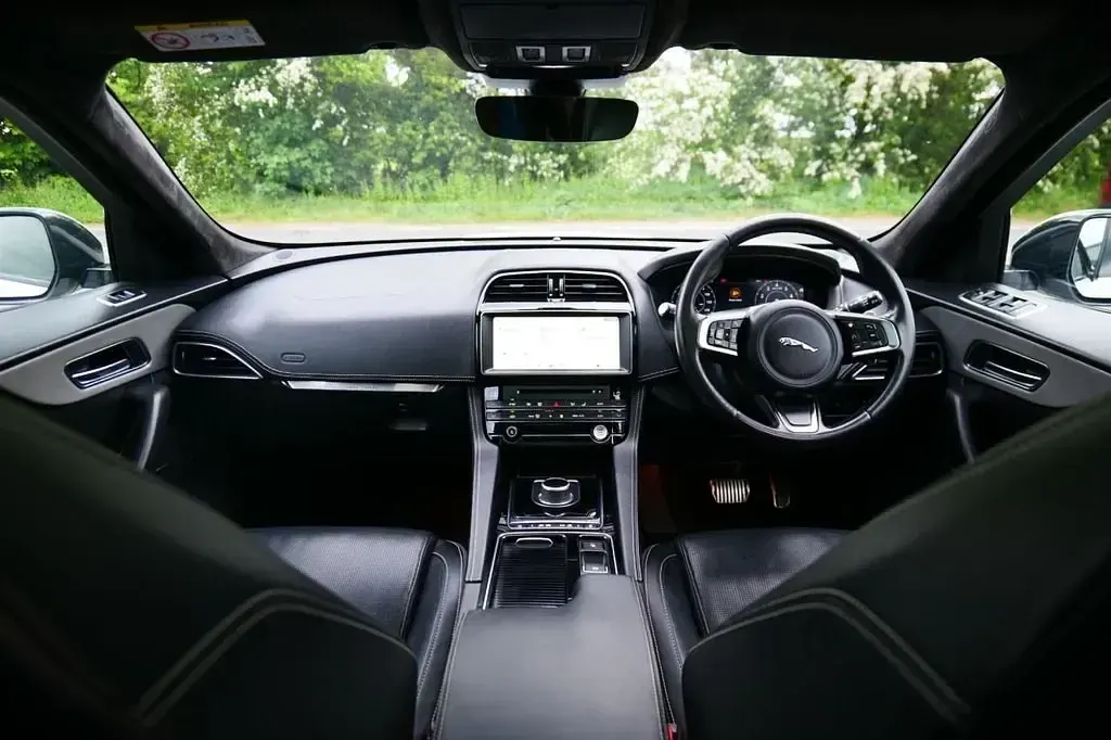 Second-hand Jaguar F-Pace Chequered Flag 250 CP (183 kW) 2020 Alb SUV