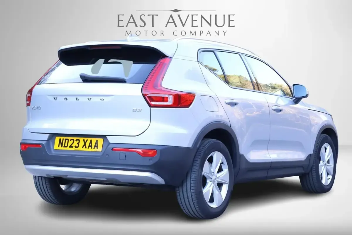 Second-hand Volvo XC40 Core 161 CP (118 kW) 2023 Argintiu SUV