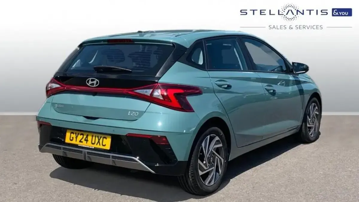 Used Hyundai i20 Advanced 99 HP (72 kW) 2024 Green Hatchback