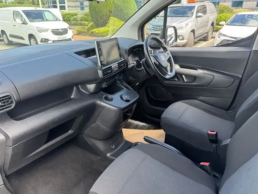 Used Vauxhall Combo Edition 130 HP (95 kW) 2021 White MPV