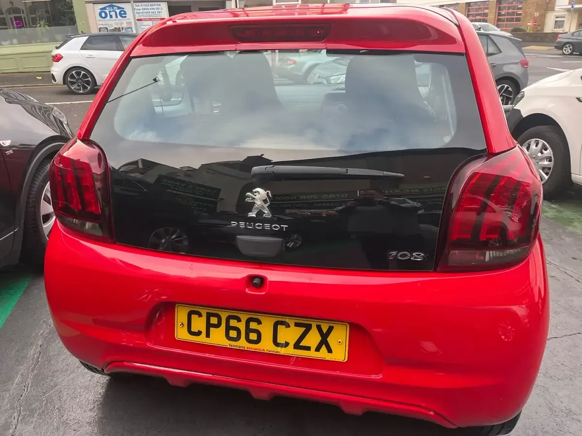 Used Peugeot 108 Access 68 HP (50 kW) 2016 Red Hatchback