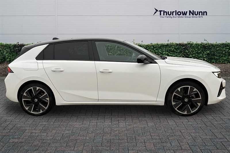 Used Vauxhall Astra Ultimate 114 kW (156 HP) 2025 White Hatchback