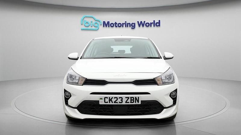 Used Kia Rio 83 HP (61 kW) 2023 White Hatchback