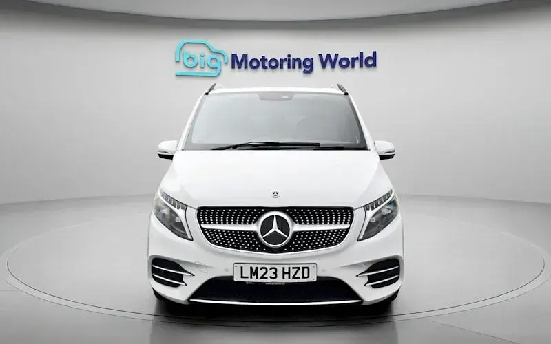 Used Mercedes V300 AMG line 237 HP (174 kW) 2023 White MPV