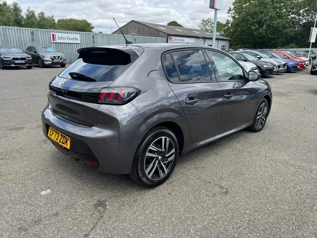 Used Peugeot 208 Allure+ 100 HP (73 kW) 2024 Grey Hatchback