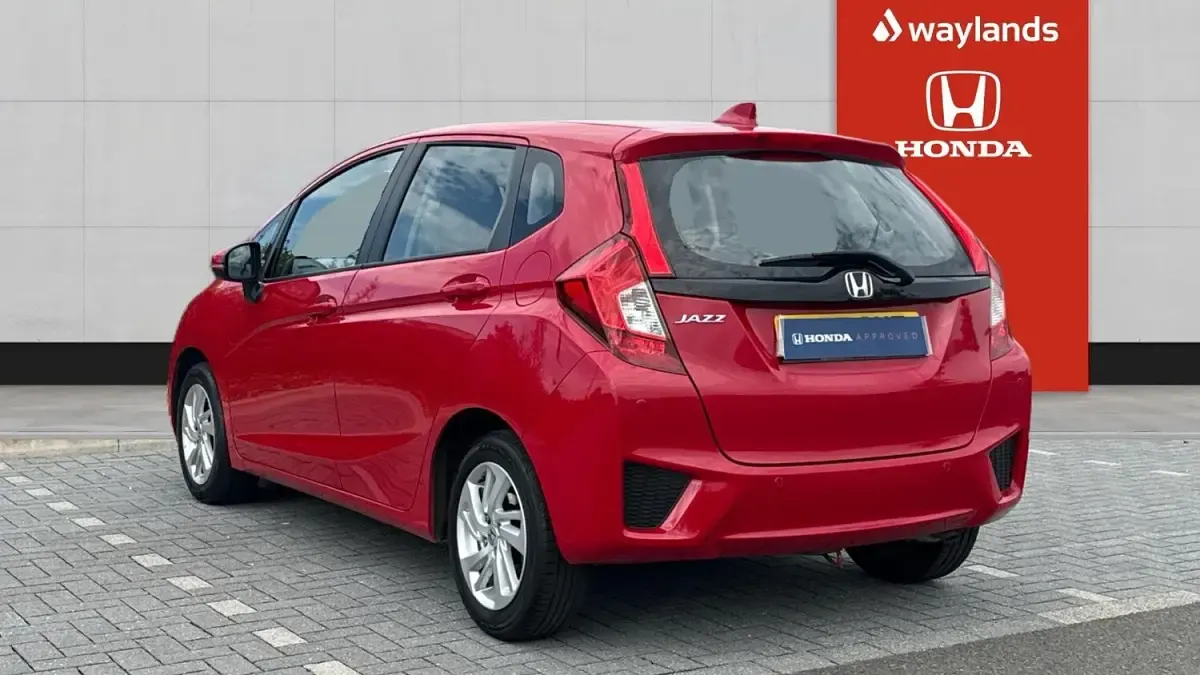 Used Honda Jazz SE 102 HP (75 kW) 2017 Red Hatchback