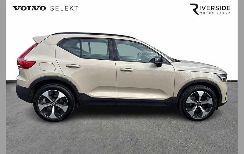 Usado Volvo XC40 Plus 197 HP (144 kW) 2024 Bege SUV