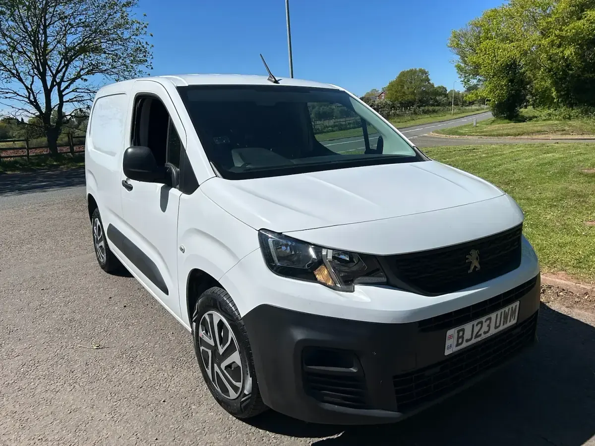 Used Peugeot Partner Premium 131 HP (96 kW) 2023 White MPV