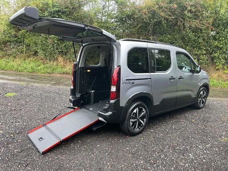 Grey New 2025 Peugeot Rifter Allure MPV | £26,995 (Expensive) - Image 1/4