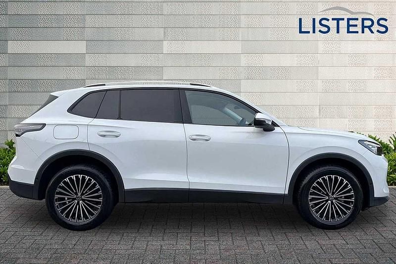 New VW Tiguan Match 2025 Pure white SUV