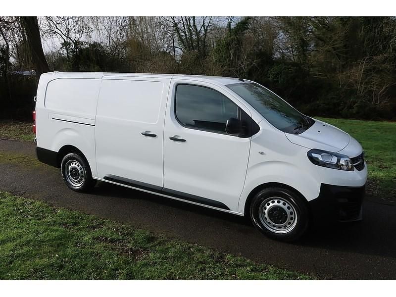 Used Vauxhall Vivaro 100 HP (73 kW) 2021 White MPV