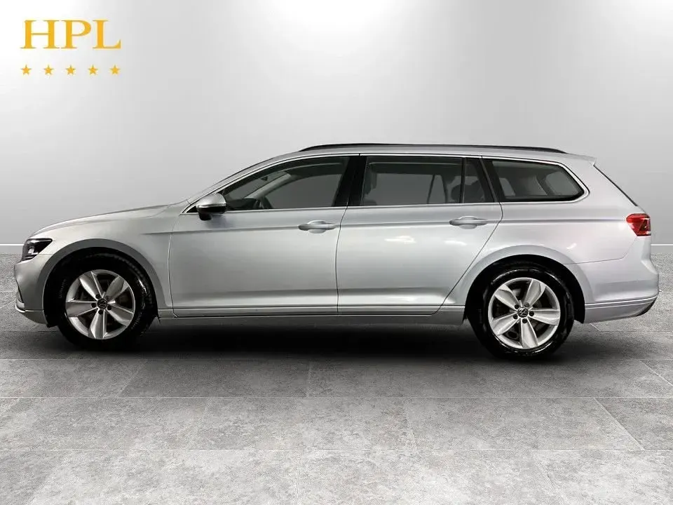 Used VW Passat SE 150 HP (110 kW) 2023 Silver Estate